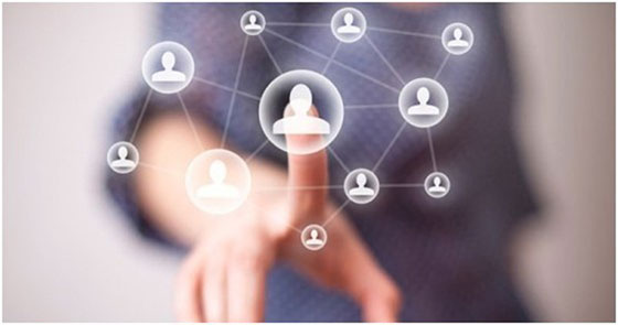 鲍威尔大放鹰词吓崩股市，金价大跌退守200日均线